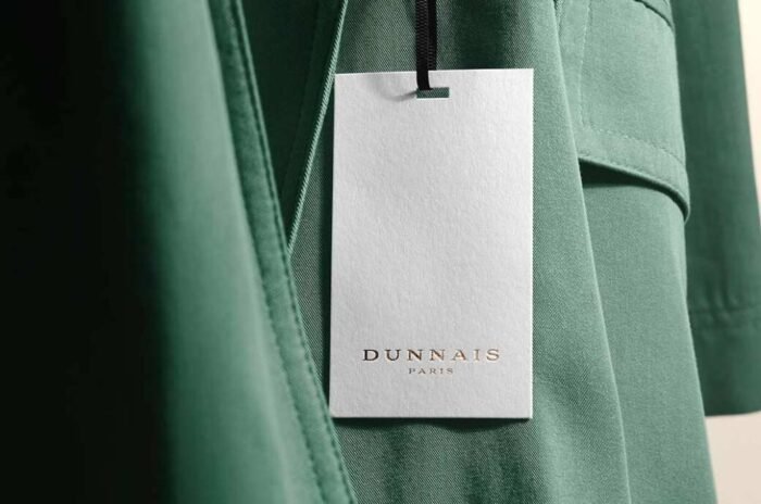 Download this free apparel label mockup (PSD). Elegant and realistic, fully editable with smart objects. Perfect for fashion branding and product presentation.