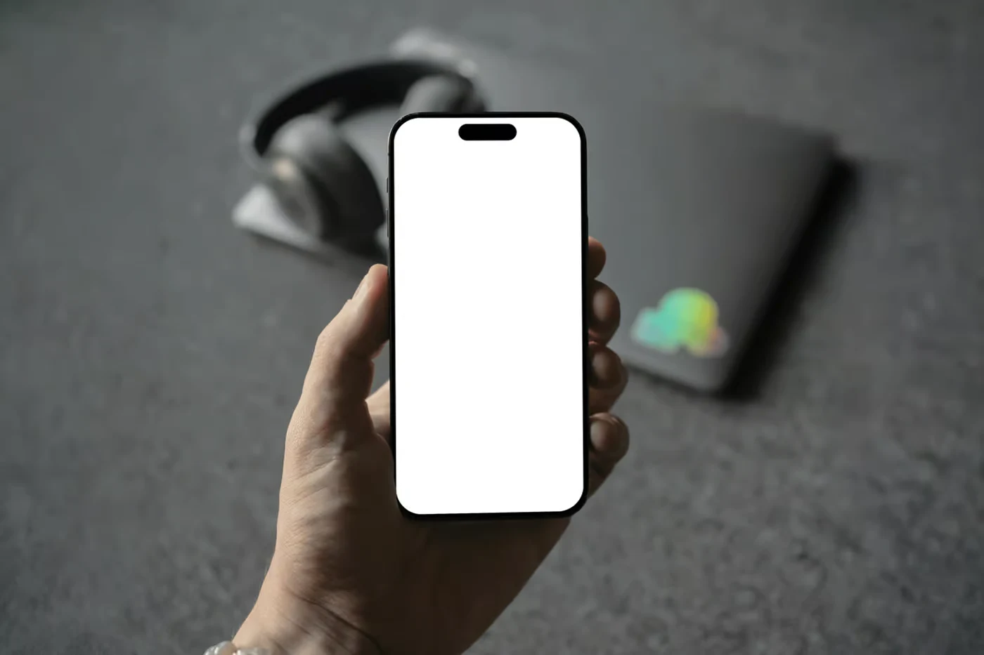 Free-iPhone-16-Pro-PSDT-Mockup.webp